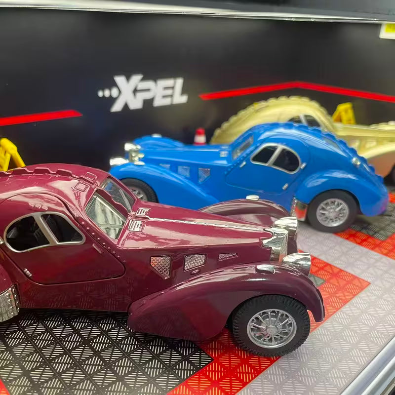 1:28 Scale Vintage Classic Car, Alloy Material, Double Doors, Detailed Reproduction, Alloy Texture, Collectible Scale Model, Exquisite Workmanship, Adult Collectible Ornament, Gift for Boys, Birthday Gift