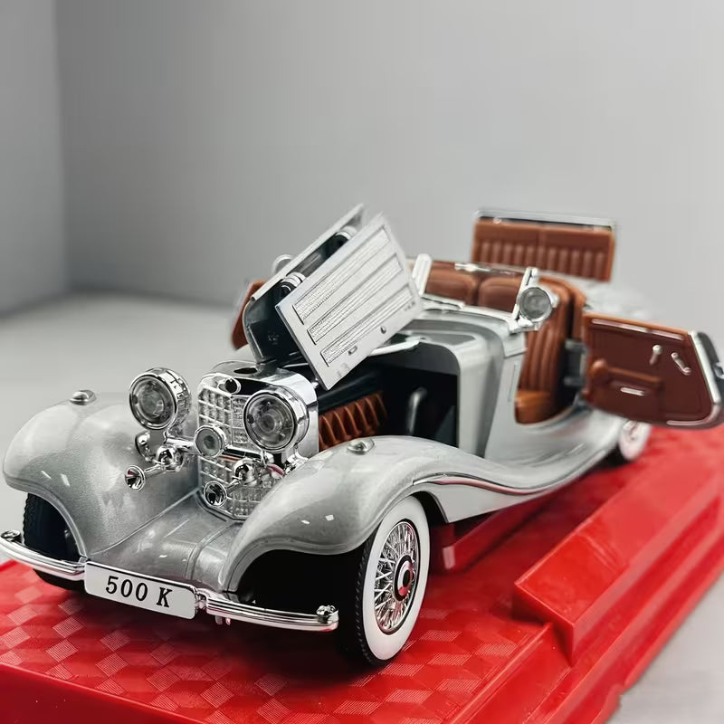 Simulation 1:24 Scale Vintage Car 500 Driving Noble Sedan Space Silver Alloy Car Model Home Desktop Exquisite Model Ornament Holiday Gift Art Collection Item Birthday Present for Men And Women