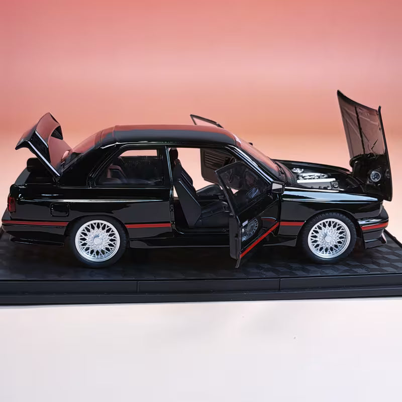Alloy Model Car with Display Base, Base with Fixing Screws, Simulation Details, Popular Classic Model in Europe, Essential for Collection And Gifting, Metal Texture
