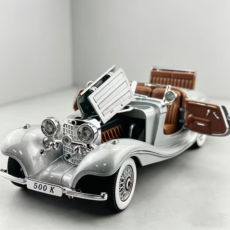 Simulation 1:24 Scale Vintage Car 500 Driving Noble Sedan Space Silver Alloy Car Model Home Desktop Exquisite Model Ornament Holiday Gift Art Collection Item Birthday Present for Men And Women