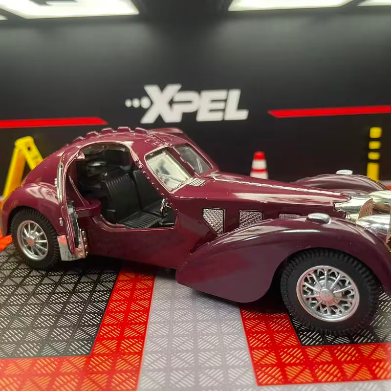 1:28 Scale Vintage Classic Car, Alloy Material, Double Doors, Detailed Reproduction, Alloy Texture, Collectible Scale Model, Exquisite Workmanship, Adult Collectible Ornament, Gift for Boys, Birthday Gift