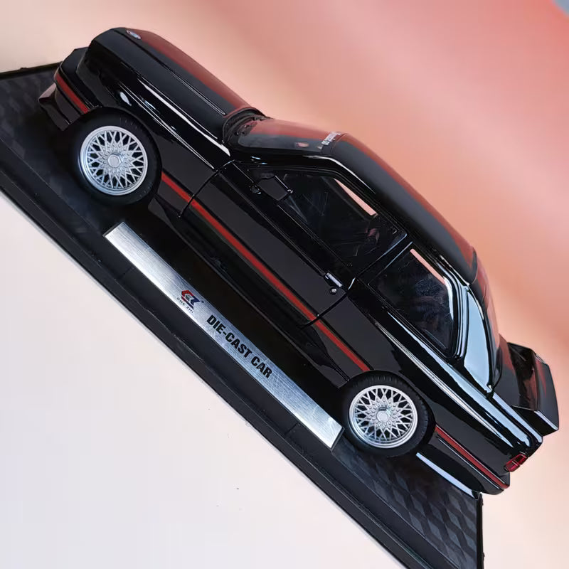 Alloy Model Car with Display Base, Base with Fixing Screws, Simulation Details, Popular Classic Model in Europe, Essential for Collection And Gifting, Metal Texture