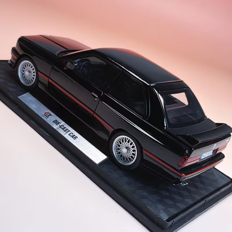 Alloy Model Car with Display Base, Base with Fixing Screws, Simulation Details, Popular Classic Model in Europe, Essential for Collection And Gifting, Metal Texture
