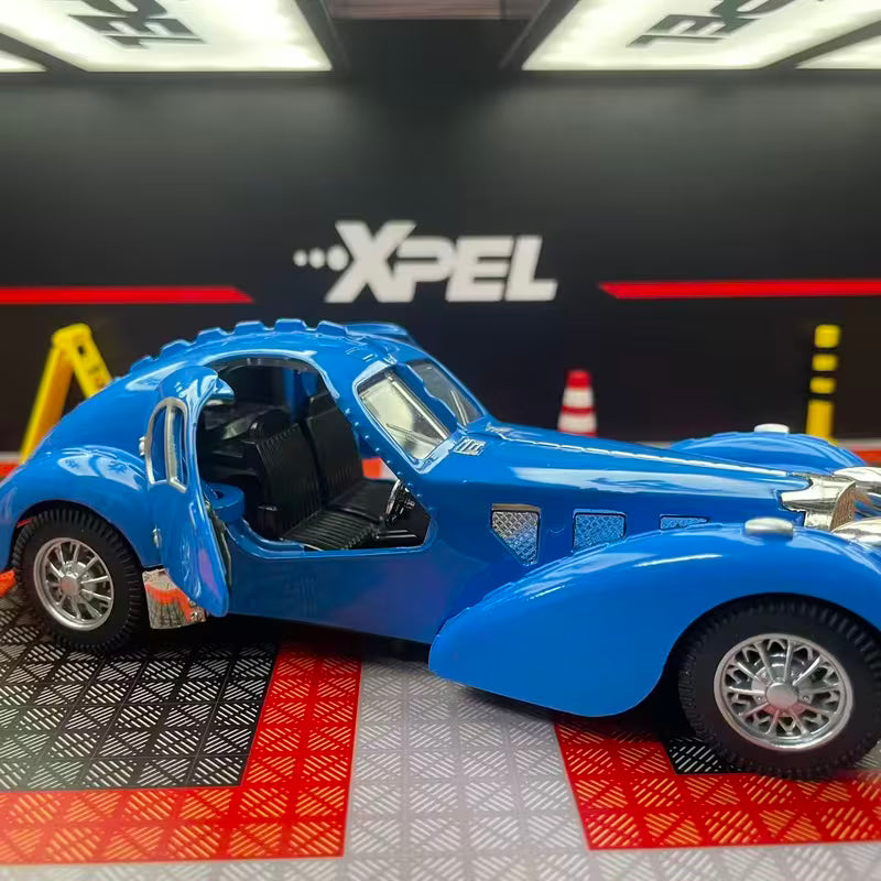 1:28 Scale Vintage Classic Car, Alloy Material, Double Doors, Detailed Reproduction, Alloy Texture, Collectible Scale Model, Exquisite Workmanship, Adult Collectible Ornament, Gift for Boys, Birthday Gift