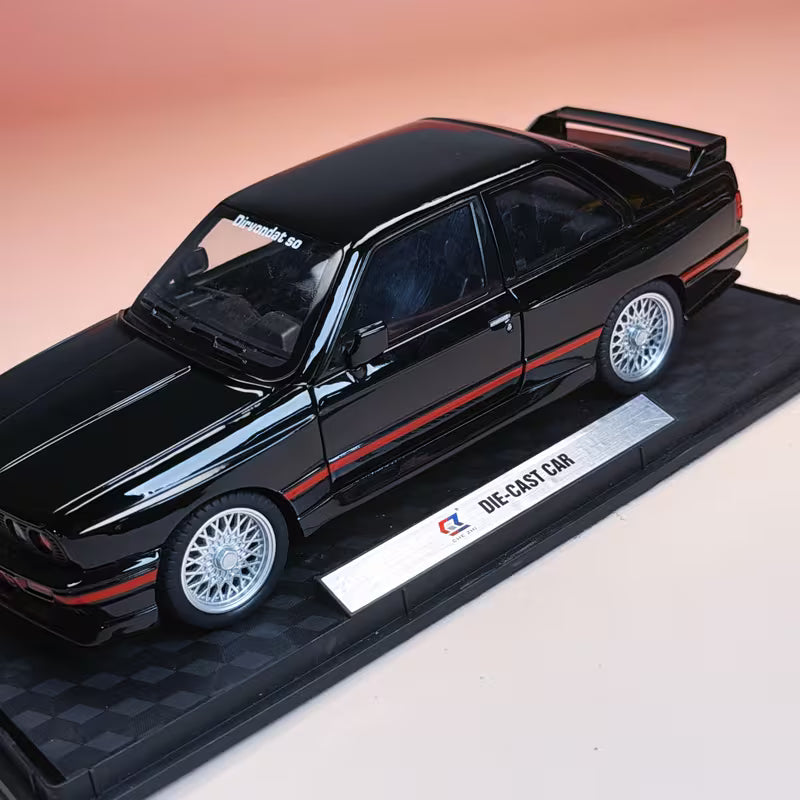 Alloy Model Car with Display Base, Base with Fixing Screws, Simulation Details, Popular Classic Model in Europe, Essential for Collection And Gifting, Metal Texture