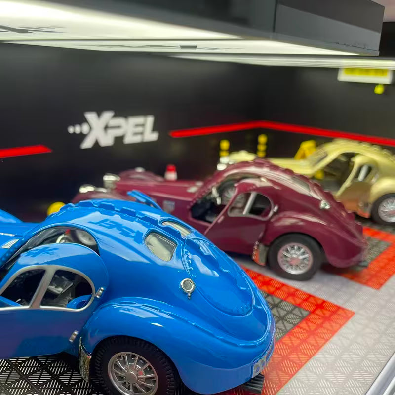 1:28 Scale Vintage Classic Car, Alloy Material, Double Doors, Detailed Reproduction, Alloy Texture, Collectible Scale Model, Exquisite Workmanship, Adult Collectible Ornament, Gift for Boys, Birthday Gift