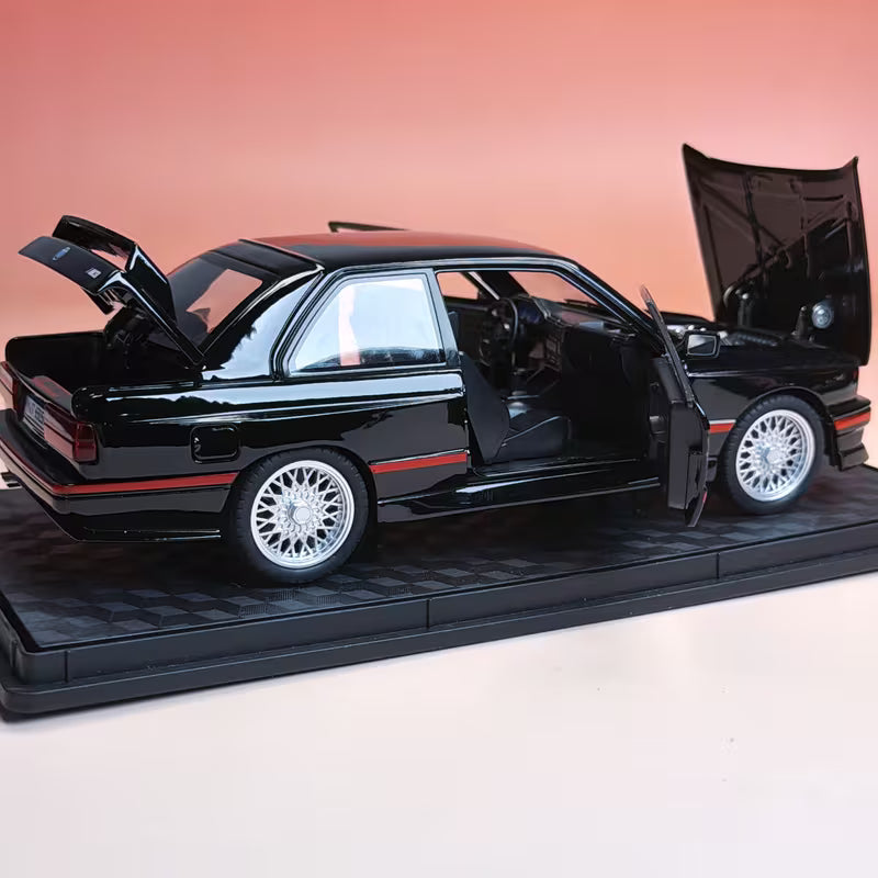 Alloy Model Car with Display Base, Base with Fixing Screws, Simulation Details, Popular Classic Model in Europe, Essential for Collection And Gifting, Metal Texture