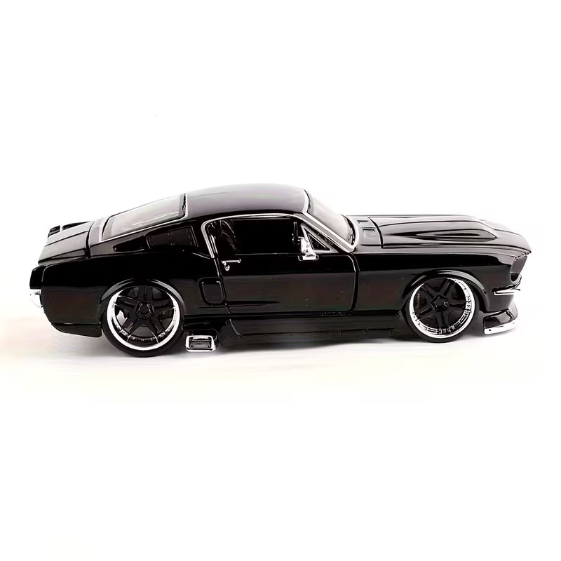 Maisto Simulation 1:24 DIY Assembly Alloy 19"67" for Ford GT Car Model Children's Toy Car Ornaments Pull-back Car Model Boy Toy Holiday Gift